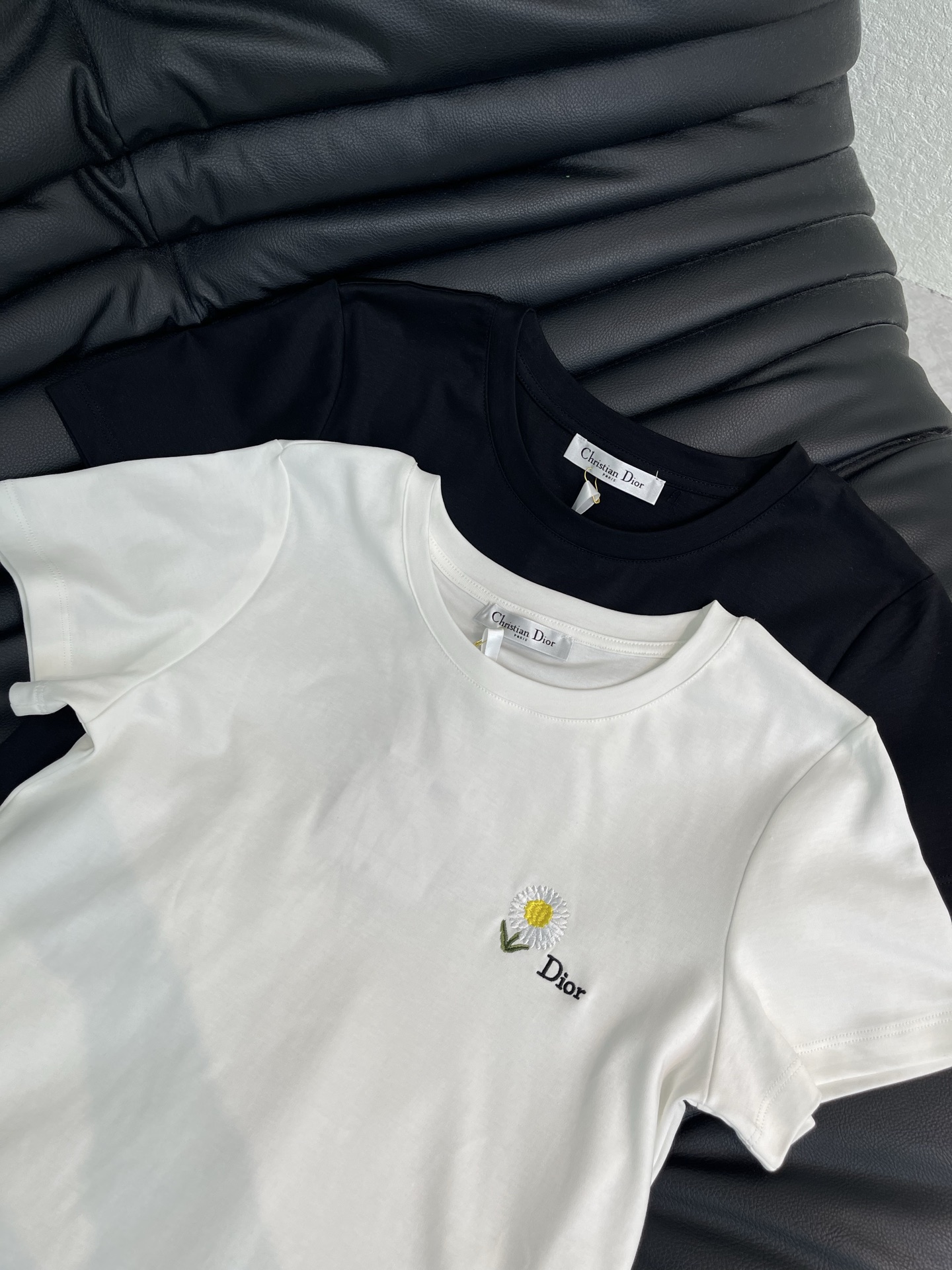 Women's short sleeves